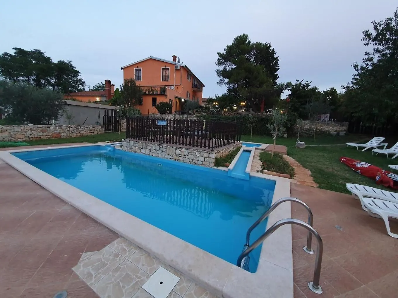 Višnjan Apartments Bacva With Pool קרואטיה