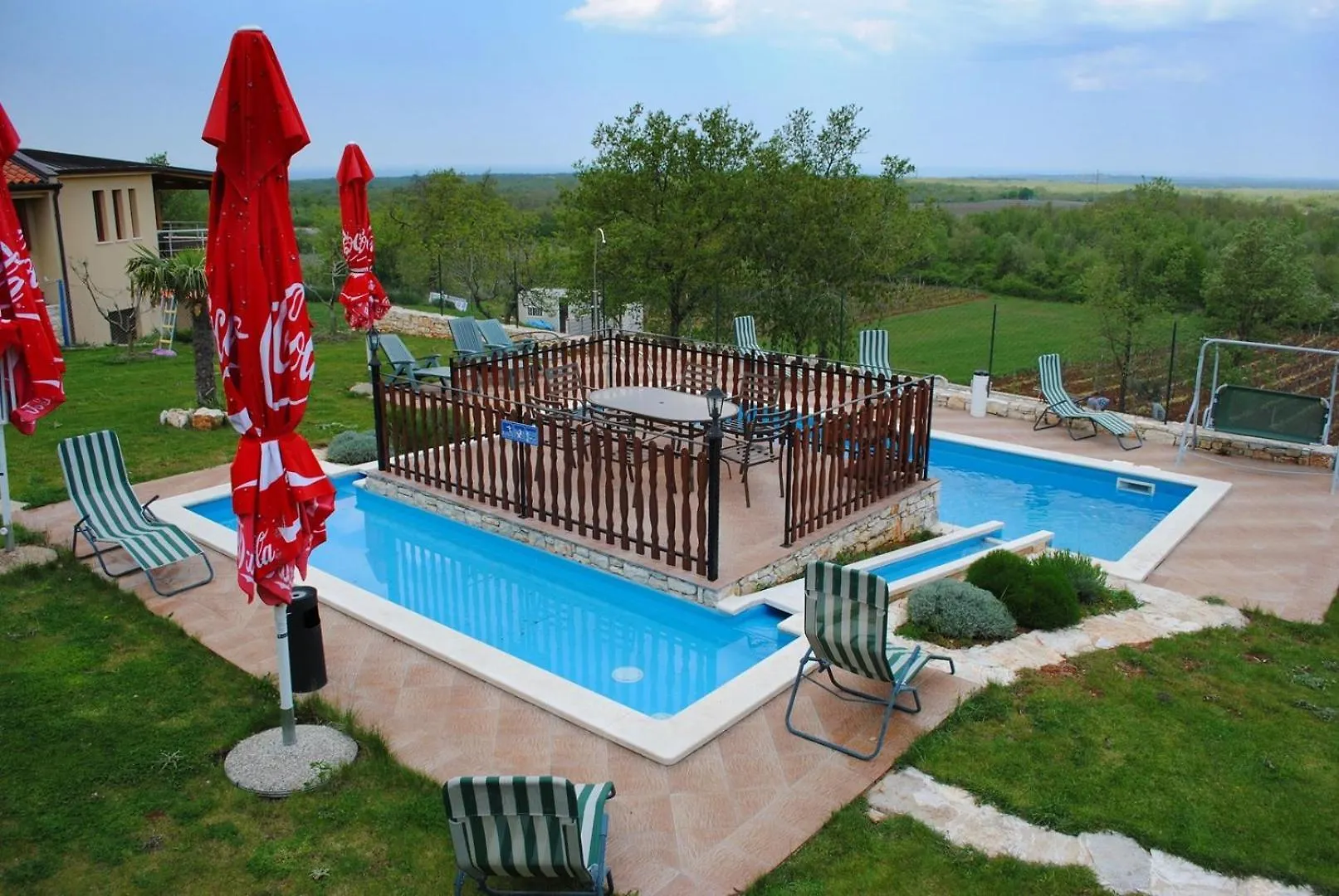 Višnjan Apartments Bacva With Pool בית הארחה