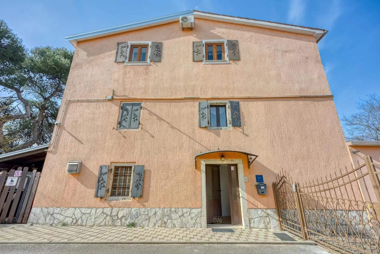 בית הארחה Višnjan Apartments Bacva With Pool